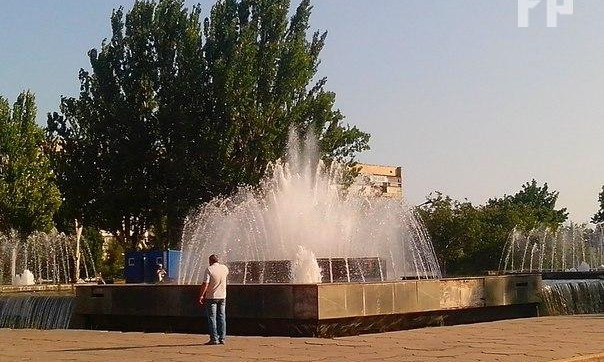 На площади Фестивальной вновь работает фонтан