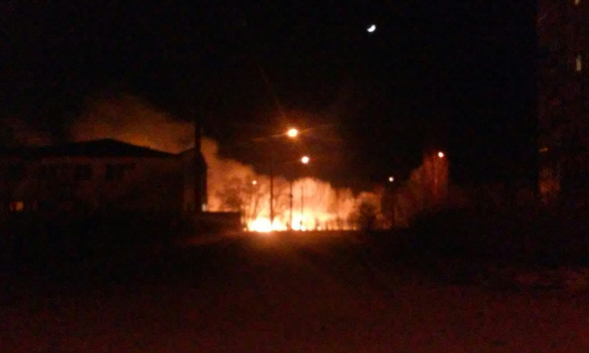 В спальном районе Запорожья - сильный пожар