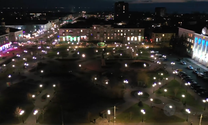 В сети показали завораживающее видео запорожского курорта в огнях