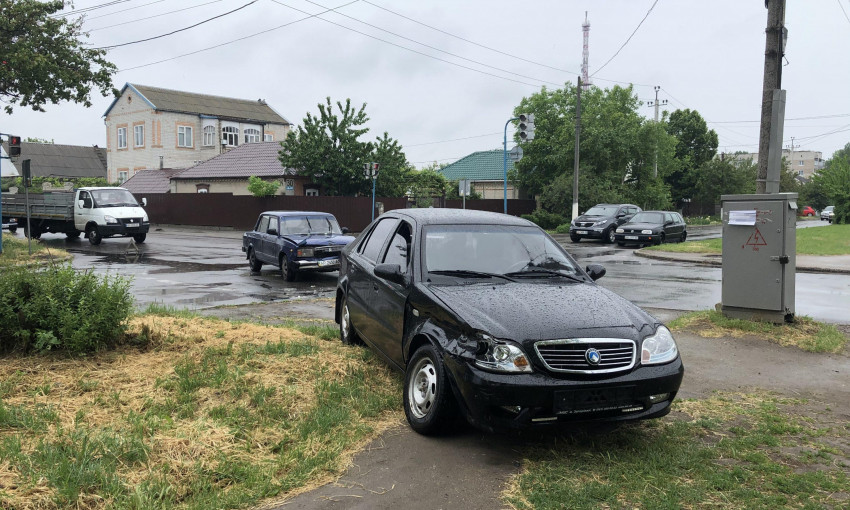 В Запорожской области автомобиль вынесло на тротуар во время ДТП (ФОТО, ВИДЕО)