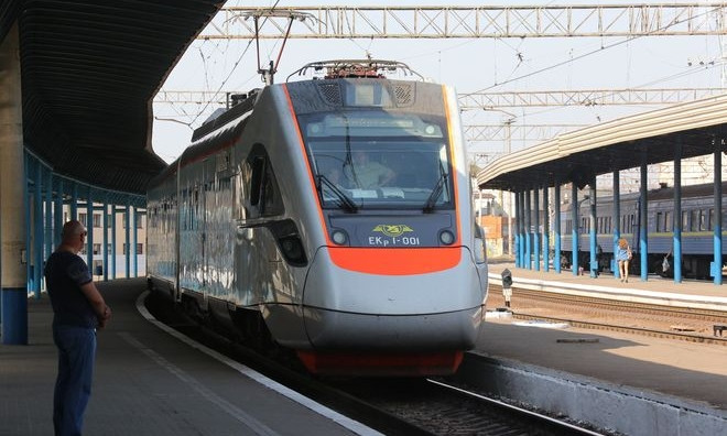 На заметку запорожцам: Поезд "Запорожье-Киев" будет ходить по-другому