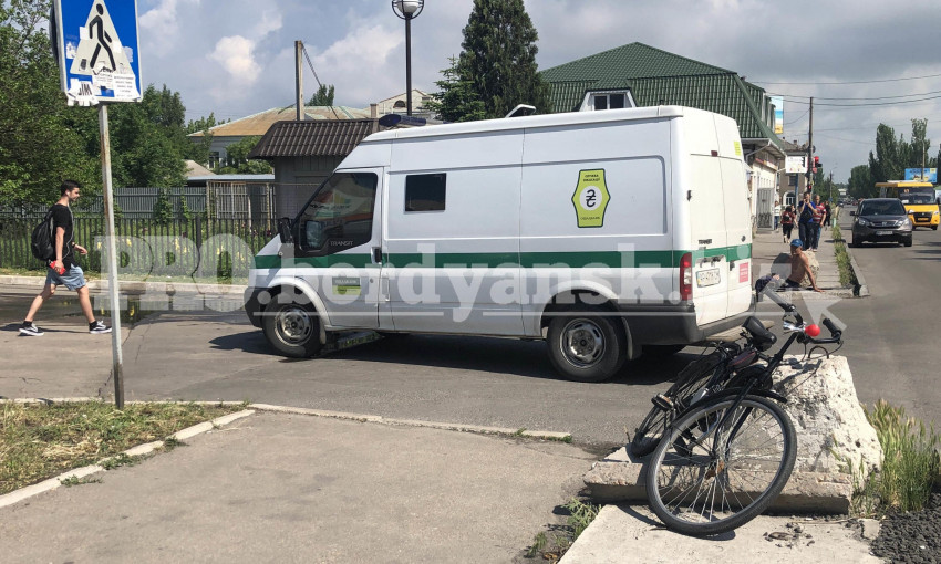 В Запорожской области велосипедист попал под инкассаторское авто (ФОТО)