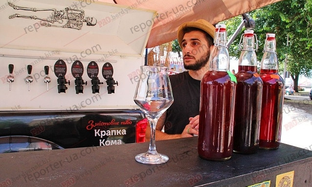Фоторепортаж: В Бердянске проходит Фестиваль пива