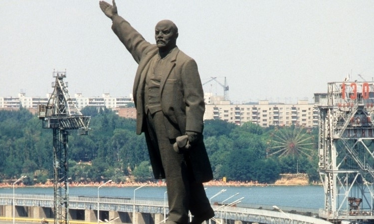 В Запорожье благодарят Ленина за Украину (ФОТО)