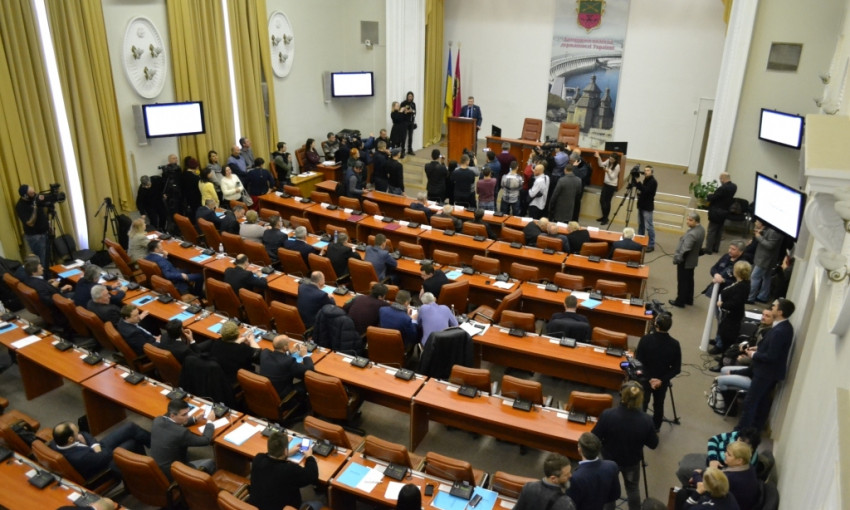 Митинги и подозрение депутату: Как в Запорожье проходила сессия горсовета (ФОТО)