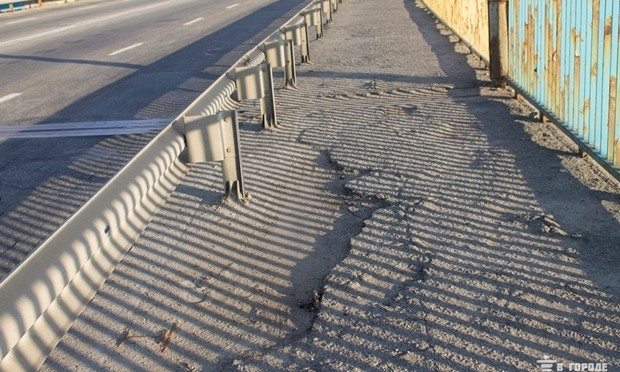 Без слез не взглянешь: В каком состоянии находится дорога на плотине (ФОТО, ВИДЕО)