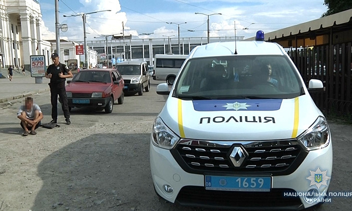 Опубликовано видео задержания грабителя в Запорожье