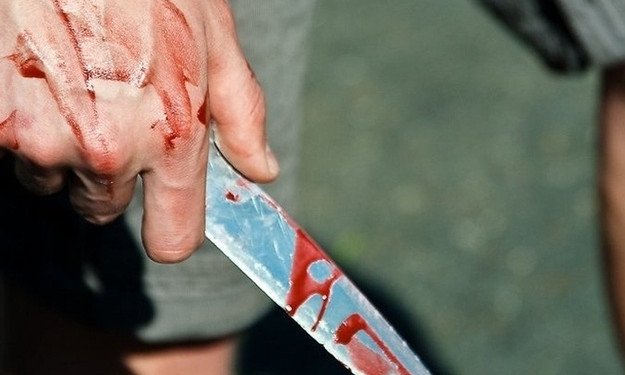 В ходе конфликта с женой запорожец изрезал себя ножом прямо на улице