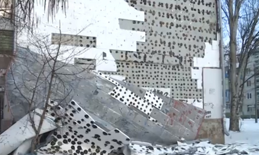 В Запорожье у многоэтажки отвалилась стена (ВИДЕО)