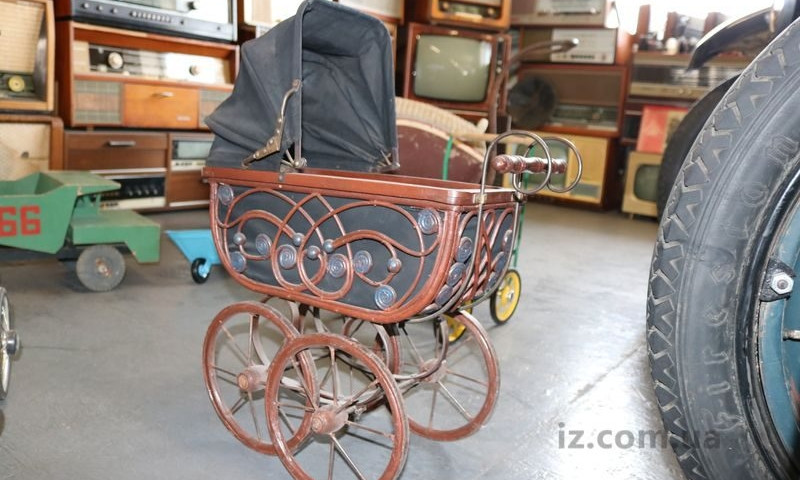В Запорожье хранится коляска, которой уже сто лет (ФОТО)