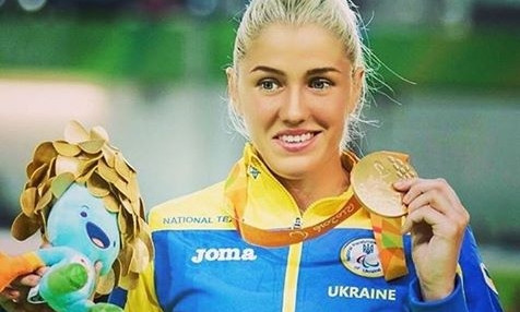 Запорожской чемпионке негде жить, а власти вместо квартиры подарили ей... медаль!