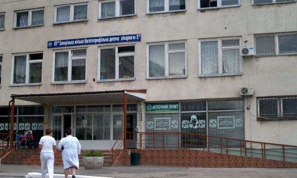 В запорожской больнице ребенку выбили три зуба во время операции