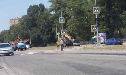 Фотофакт: Водителей предупреждают о новом светофоре