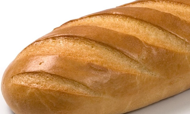 Запорожец на купленном хлебе обнаружил следы птичьего "сюрприза" (ФОТО)