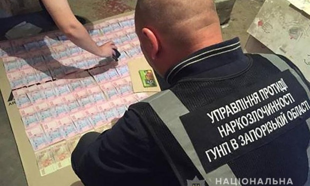 В Запорожье у наркодиллеров обнаружили 12 миллионов гривен и 7 килограмм наркотиков (ФОТО)