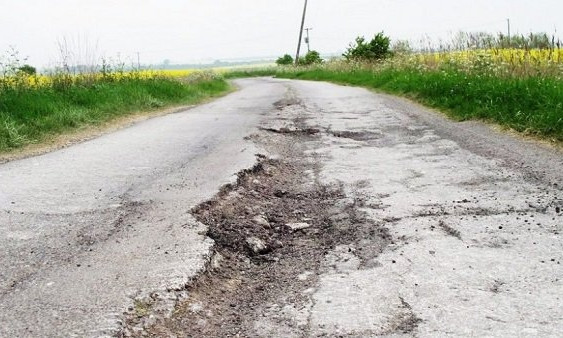 Запорожцы шокированы состоянием дороги в сторону Бердянска (ВИДЕО)