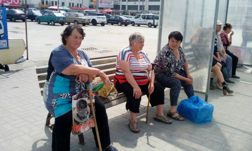 Фотофакт: Жители Запорожья часами ждут 18-й автобус