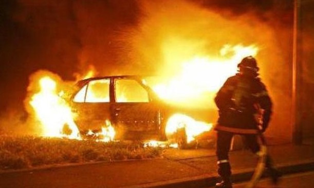 На запорожском курорте загорелся автомобиль