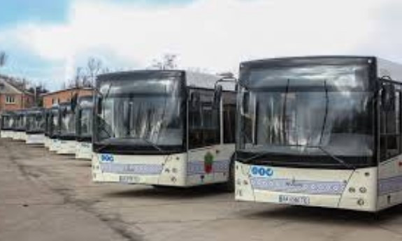 Запорожские автобусы ездят с открытыми дверьми (ВИДЕО)