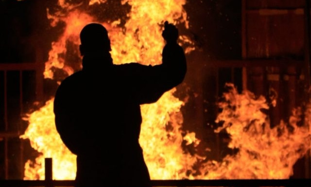 В Запорожье сожгли торговый ларек: Неизвестные угрожают владельцу (ВИДЕО)