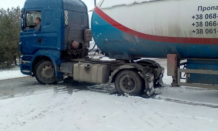 На запорожских автомагистралях застряло 11 автомобилей