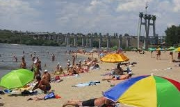 На Центральном пляже Запорожья пытались незаконно установить пункт проката
