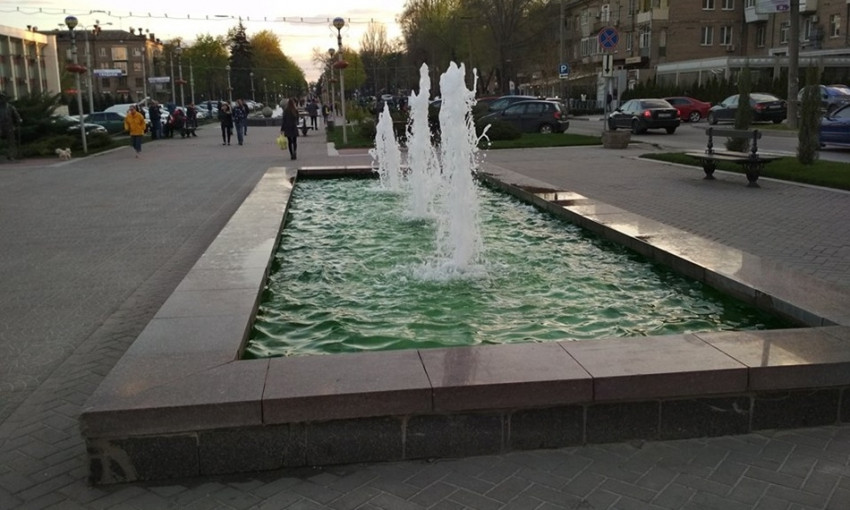 На бульваре Шевченко открылись фонтаны (ФОТО)