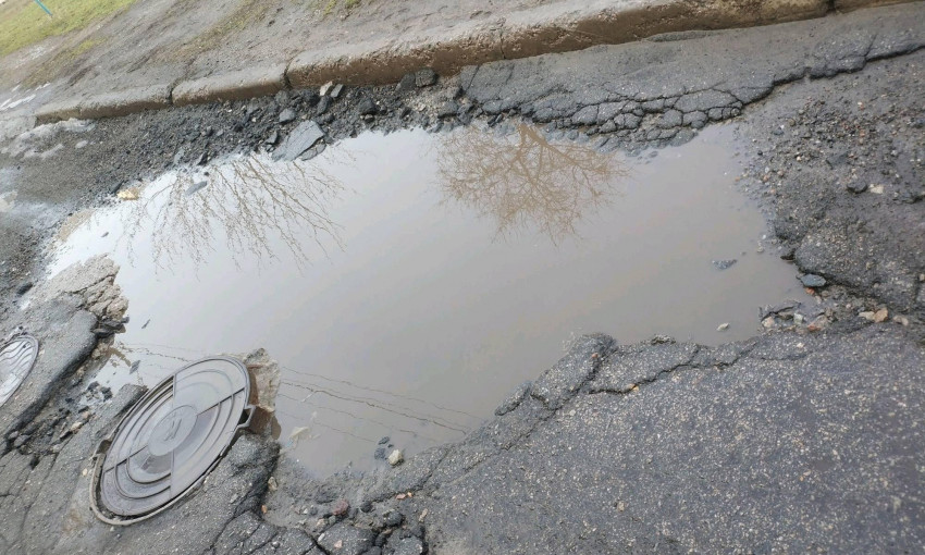 Мифический ремонт: В Запорожье показали дороги, усеянные ямами (ФОТО)