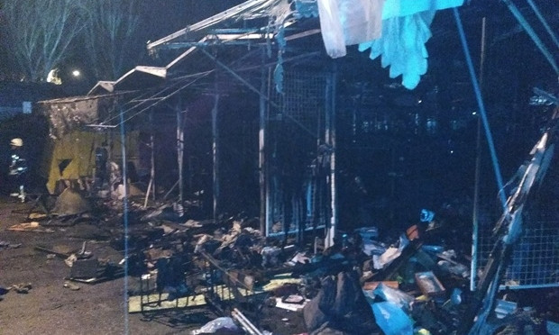 Появились фото последствий пожара на центральном рынке Запорожья