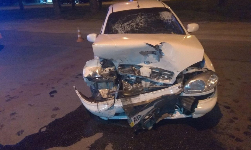В Запорожье серьезное ДТП: водитель скрылся с места аварии (ФОТО)