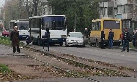 В Запорожье произошло ДТП легковушки с автобусом