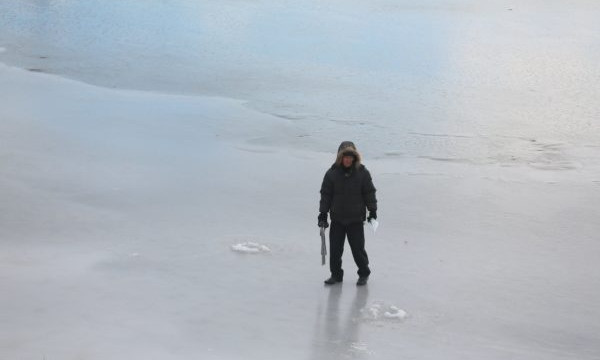 Спасатели напоминают запорожцам об опасностях тонкого речного льда