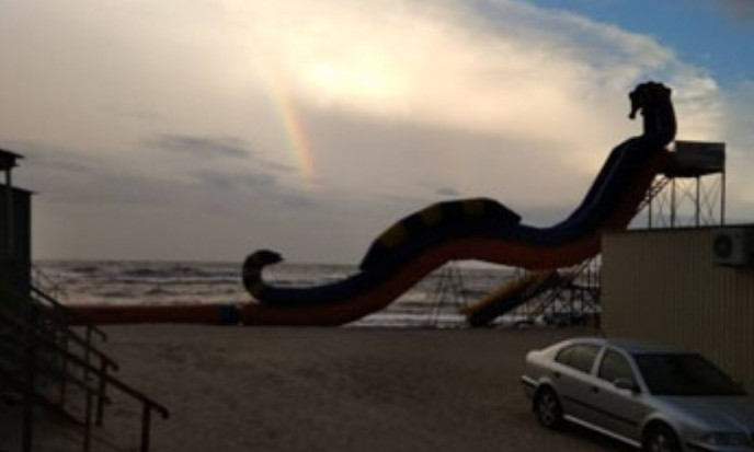 Полюбуйся: Над Азовским морем после ливня показалась радуга (ФОТО)