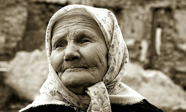 Пожилая запорожанка несколько дней бродила в чужом селе в поисках дома (ФОТО)