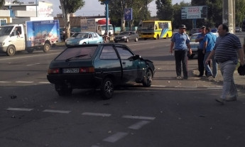 В центре Мелитополя женщина выпала из автомобиля