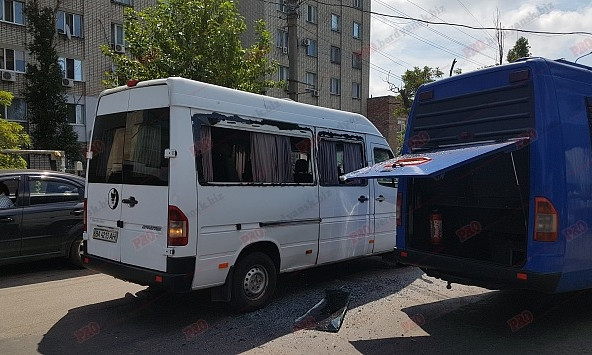 На запорожском курорте столкнулись автобусы с пассажирами (ФОТО)