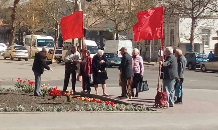 Фотофакт: Запорожцы празднуют день рождения Ленина
