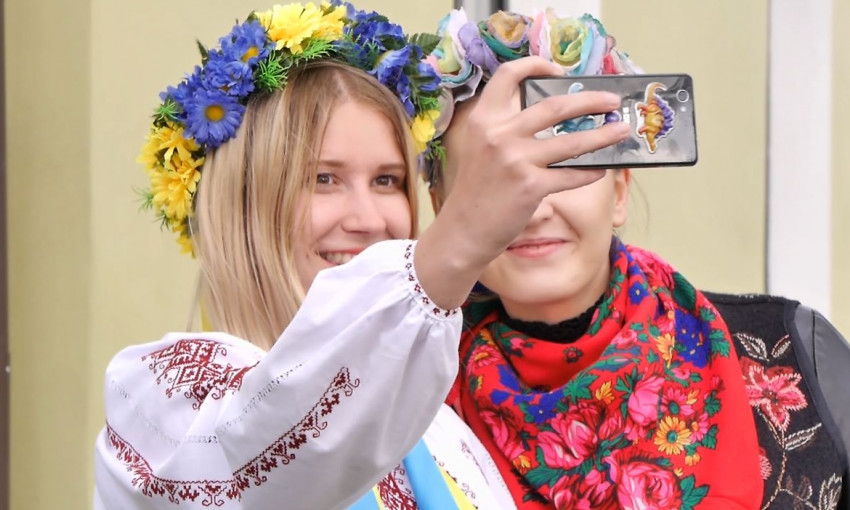 Появились фото, как запорожцы праздновали День Независимости Украины в Латвии