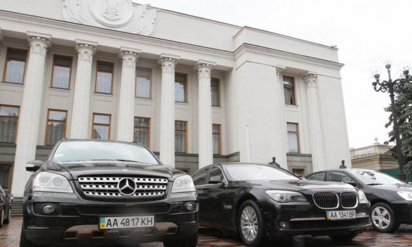 Кто из запорожских нардепов любит «кататься» на парламентских авто